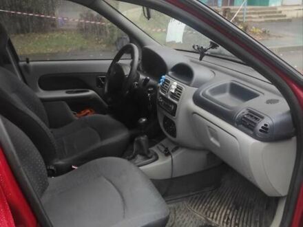 Рено Клио 2005 в Киеве на Automoto.ua Красный Рено Клио, объемом двигателя 1.39 л и пробегом 161 тыс. км за 2700 $, фото 1 на Automoto.ua