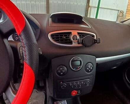 Рено Клио 2006 в Никополе на Automoto.ua Красный Рено Клио, объемом двигателя 1.6 л и пробегом 190 тыс. км за 5200 $, фото 1 на Automoto.ua