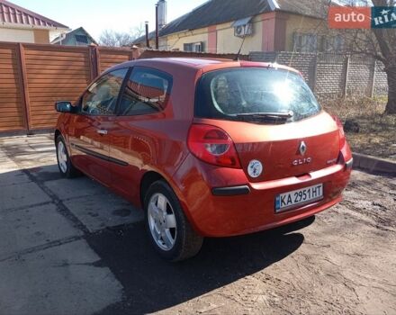 Красный Рено Клио, объемом двигателя 1.6 л и пробегом 182 тыс. км за 4500 $, фото 1 на Automoto.ua