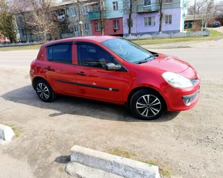 Красный Рено Клио, объемом двигателя 1.1 л и пробегом 197 тыс. км за 4500 $, фото 1 на Automoto.ua