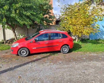 Красный Рено Клио, объемом двигателя 1.2 л и пробегом 180 тыс. км за 4709 $, фото 1 на Automoto.ua