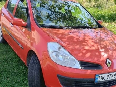 Рено Кліо 2008 у Рівному на Automoto.ua Червоний Рено Кліо, об'ємом двигуна 1.1 л та пробігом 225 тис. км за 3900 $, фото 1 на Automoto.ua
