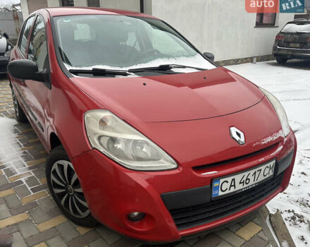 Красный Рено Клио, объемом двигателя 1.2 л и пробегом 212 тыс. км за 3950 $, фото 1 на Automoto.ua