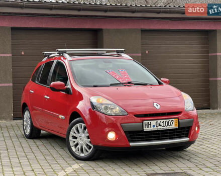 Красный Рено Клио, объемом двигателя 1.6 л и пробегом 240 тыс. км за 6999 $, фото 1 на Automoto.ua