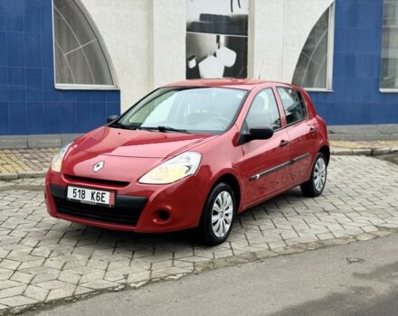 Красный Рено Клио, объемом двигателя 1.2 л и пробегом 289 тыс. км за 2199 $, фото 1 на Automoto.ua