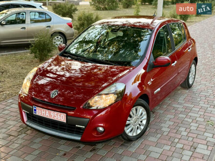 Рено Кліо 2010 у Кропивницькому (Кіровограді) на Automoto.ua Червоний Рено Кліо, об'ємом двигуна 1.2 л та пробігом 209 тис. км за 6950 $, фото 1 на Automoto.ua