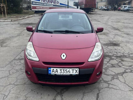 Рено Клио 2011 в Киеве на Automoto.ua Красный Рено Клио, объемом двигателя 1.5 л и пробегом 329 тыс. км за 5300 $, фото 1 на Automoto.ua