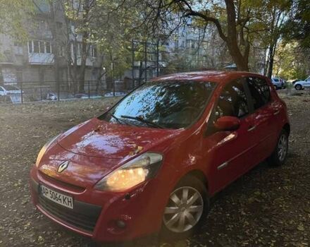 Красный Рено Клио, объемом двигателя 1.46 л и пробегом 218 тыс. км за 5999 $, фото 1 на Automoto.ua