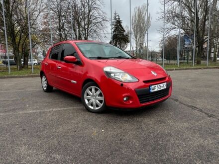 Красный Рено Клио, объемом двигателя 1.5 л и пробегом 219 тыс. км за 5400 $, фото 1 на Automoto.ua