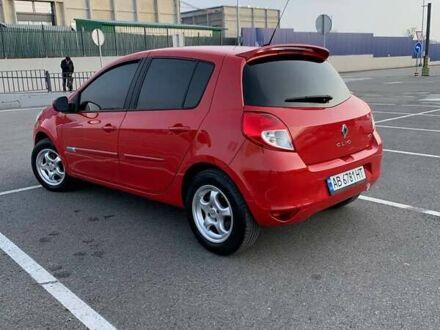 Красный Рено Клио, объемом двигателя 1.1 л и пробегом 181 тыс. км за 5500 $, фото 1 на Automoto.ua