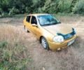 Желтый Рено Клио, объемом двигателя 1.4 л и пробегом 334 тыс. км за 2500 $, фото 1 на Automoto.ua