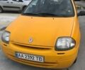 Желтый Рено Клио, объемом двигателя 1.39 л и пробегом 440 тыс. км за 2000 $, фото 1 на Automoto.ua