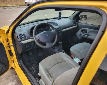 Желтый Рено Клио, объемом двигателя 1.5 л и пробегом 220 тыс. км за 2400 $, фото 5 на Automoto.ua