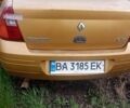 Желтый Рено Клио, объемом двигателя 1.39 л и пробегом 300 тыс. км за 600 $, фото 1 на Automoto.ua