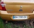 Желтый Рено Клио, объемом двигателя 1.39 л и пробегом 300 тыс. км за 600 $, фото 1 на Automoto.ua