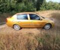 Желтый Рено Клио, объемом двигателя 1.4 л и пробегом 334 тыс. км за 2500 $, фото 1 на Automoto.ua