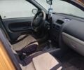 Желтый Рено Клио, объемом двигателя 1.4 л и пробегом 200 тыс. км за 2500 $, фото 6 на Automoto.ua