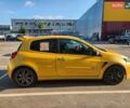 Желтый Рено Клио, объемом двигателя 2 л и пробегом 105 тыс. км за 8000 $, фото 2 на Automoto.ua