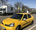 Желтый Рено Клио, объемом двигателя 1.4 л и пробегом 263 тыс. км за 3199 $, фото 1 на Automoto.ua