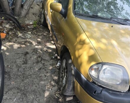 Жовтий Рено Кліо, об'ємом двигуна 1.4 л та пробігом 200 тис. км за 700 $, фото 1 на Automoto.ua