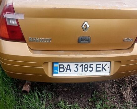 Желтый Рено Клио, объемом двигателя 1.39 л и пробегом 300 тыс. км за 600 $, фото 1 на Automoto.ua