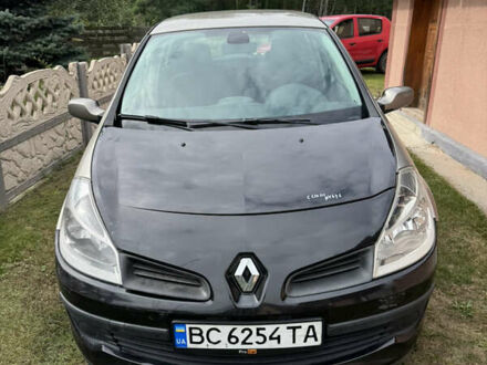 Желтый Рено Клио, объемом двигателя 1.5 л и пробегом 280 тыс. км за 3200 $, фото 1 на Automoto.ua