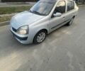 Серый Рено Клио, объемом двигателя 1.4 л и пробегом 260 тыс. км за 2004 $, фото 1 на Automoto.ua