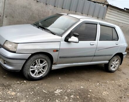 Серый Рено Клио, объемом двигателя 1.4 л и пробегом 100 тыс. км за 2000 $, фото 8 на Automoto.ua