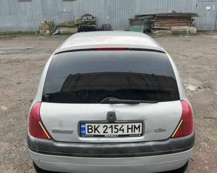 Сірий Рено Кліо, об'ємом двигуна 1.4 л та пробігом 300 тис. км за 3000 $, фото 4 на Automoto.ua