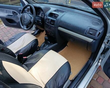 Серый Рено Клио, объемом двигателя 1.4 л и пробегом 216 тыс. км за 3500 $, фото 4 на Automoto.ua
