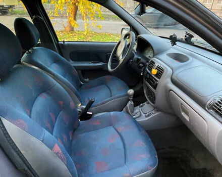 Серый Рено Клио, объемом двигателя 1.4 л и пробегом 200 тыс. км за 3500 $, фото 13 на Automoto.ua