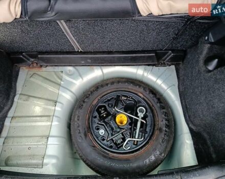 Серый Рено Клио, объемом двигателя 1.4 л и пробегом 216 тыс. км за 3500 $, фото 6 на Automoto.ua