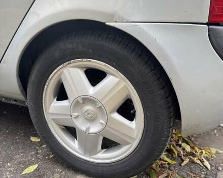 Серый Рено Клио, объемом двигателя 1.39 л и пробегом 196 тыс. км за 3850 $, фото 2 на Automoto.ua