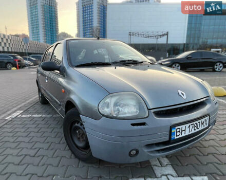 Серый Рено Клио, объемом двигателя 1.4 л и пробегом 200 тыс. км за 3500 $, фото 3 на Automoto.ua
