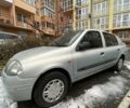 Серый Рено Клио, объемом двигателя 1.4 л и пробегом 140 тыс. км за 3100 $, фото 2 на Automoto.ua