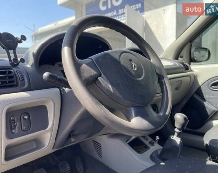 Серый Рено Клио, объемом двигателя 1.4 л и пробегом 329 тыс. км за 2999 $, фото 13 на Automoto.ua