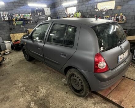 Серый Рено Клио, объемом двигателя 1.2 л и пробегом 300 тыс. км за 1500 $, фото 2 на Automoto.ua