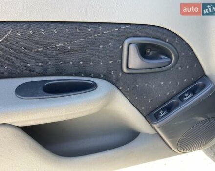 Серый Рено Клио, объемом двигателя 1.4 л и пробегом 329 тыс. км за 2999 $, фото 11 на Automoto.ua