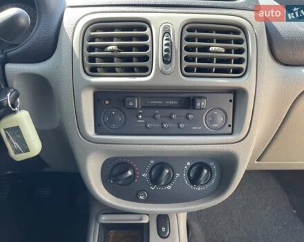 Сірий Рено Кліо, об'ємом двигуна 1.4 л та пробігом 329 тис. км за 3600 $, фото 15 на Automoto.ua