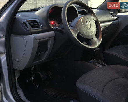 Серый Рено Клио, объемом двигателя 1.4 л и пробегом 160 тыс. км за 2999 $, фото 6 на Automoto.ua