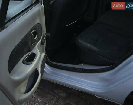 Серый Рено Клио, объемом двигателя 1.4 л и пробегом 160 тыс. км за 2999 $, фото 12 на Automoto.ua