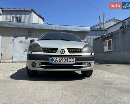 Серый Рено Клио, объемом двигателя 1.4 л и пробегом 329 тыс. км за 2999 $, фото 3 на Automoto.ua