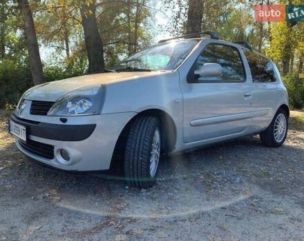 Рено Клио 2004 в Киеве на Automoto.ua Серый Рено Клио, объемом двигателя 1.6 л и пробегом 220 тыс. км за 5700 $, фото 4 на Automoto.ua