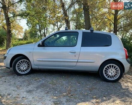 Рено Клио 2004 в Киеве на Automoto.ua Серый Рено Клио, объемом двигателя 1.6 л и пробегом 220 тыс. км за 5700 $, фото 5 на Automoto.ua