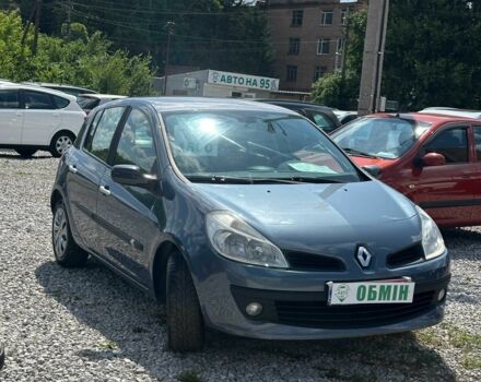 Серый Рено Клио, объемом двигателя 1.6 л и пробегом 227 тыс. км за 5200 $, фото 2 на Automoto.ua