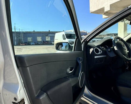 Серый Рено Клио, объемом двигателя 1.5 л и пробегом 198 тыс. км за 3300 $, фото 9 на Automoto.ua