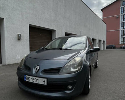 Рено Клио 2005 в Ровно на Automoto.ua Серый Рено Клио, объемом двигателя 1.5 л и пробегом 299 тыс. км за 4200 $, фото 1 на Automoto.ua
