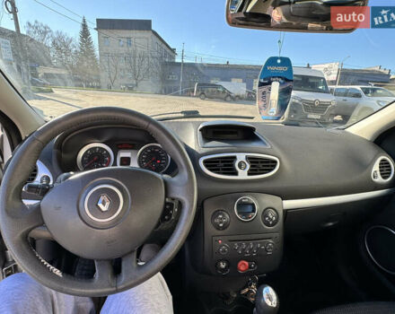 Серый Рено Клио, объемом двигателя 1.5 л и пробегом 198 тыс. км за 3300 $, фото 12 на Automoto.ua