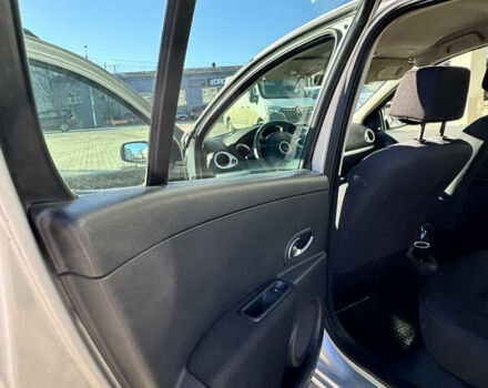 Серый Рено Клио, объемом двигателя 1.5 л и пробегом 198 тыс. км за 3300 $, фото 10 на Automoto.ua