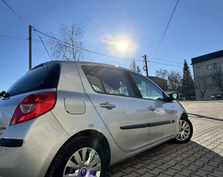 Серый Рено Клио, объемом двигателя 1.5 л и пробегом 198 тыс. км за 3300 $, фото 3 на Automoto.ua